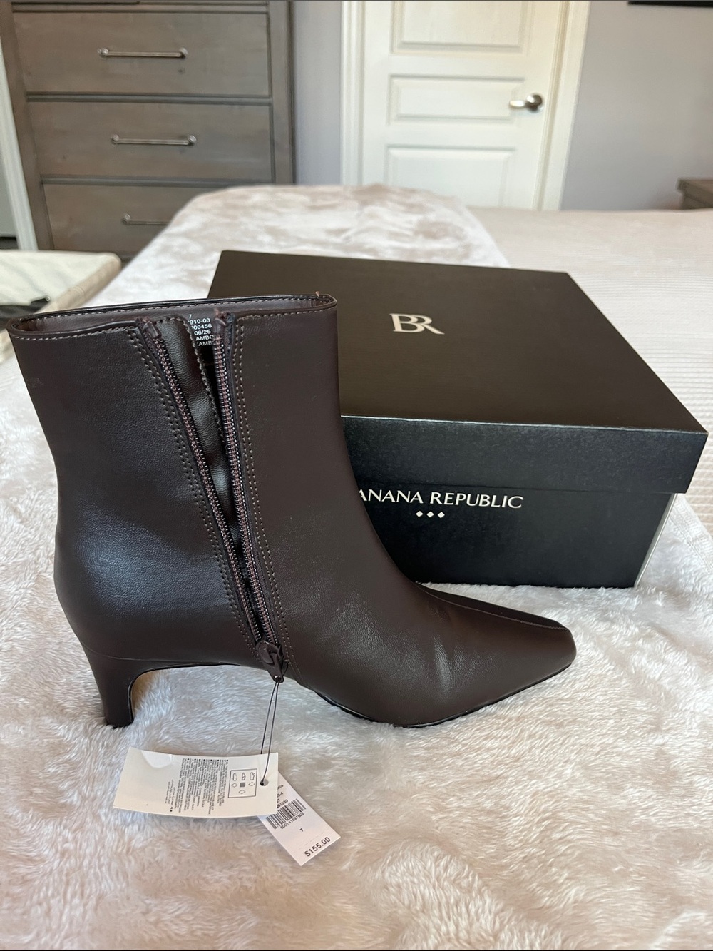 Banana Republic Women's Dark Brown Leather Kitten Heel Ankle Boots